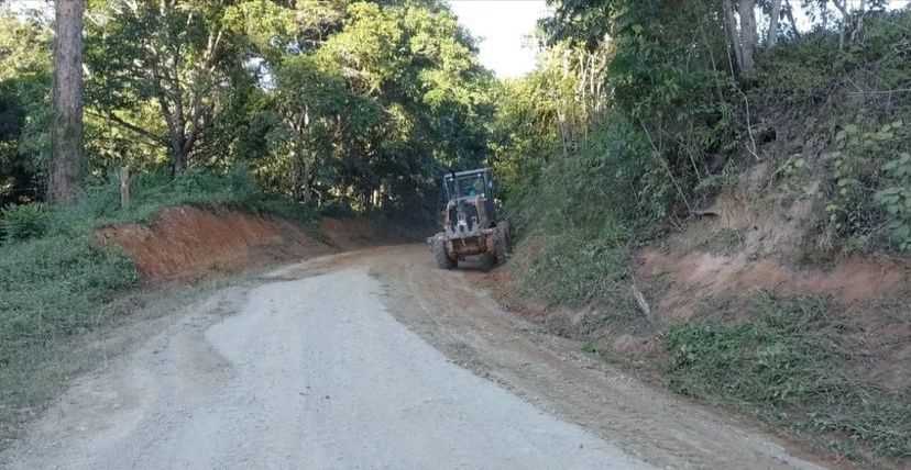 Camacã: Operação patrolamento das estradas vicinais em ritmo